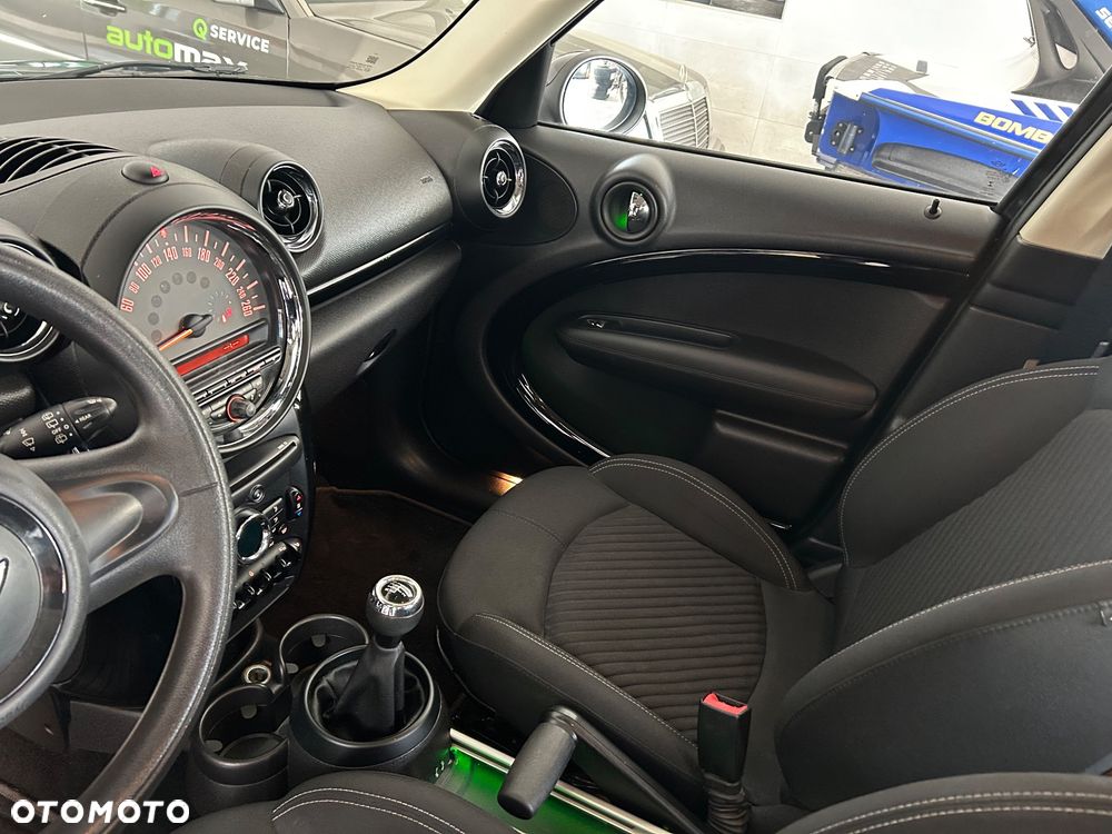 MINI Countryman One D Blackyard - 13