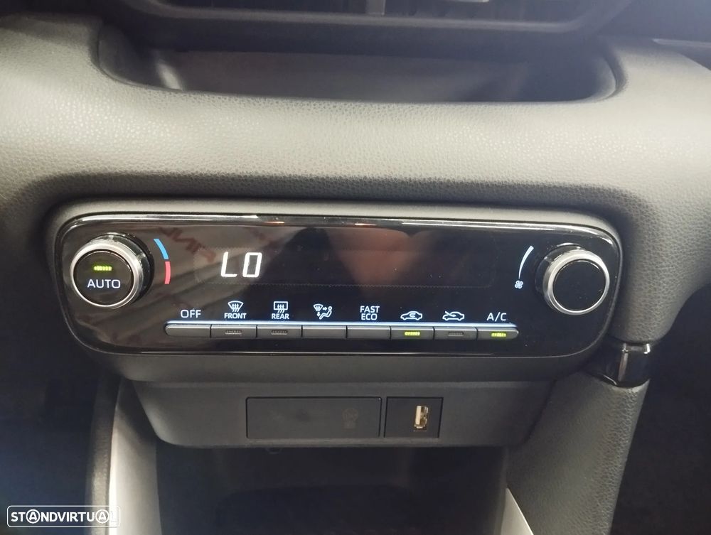 Toyota Yaris 1.5 HDF Comfort Plus - 26