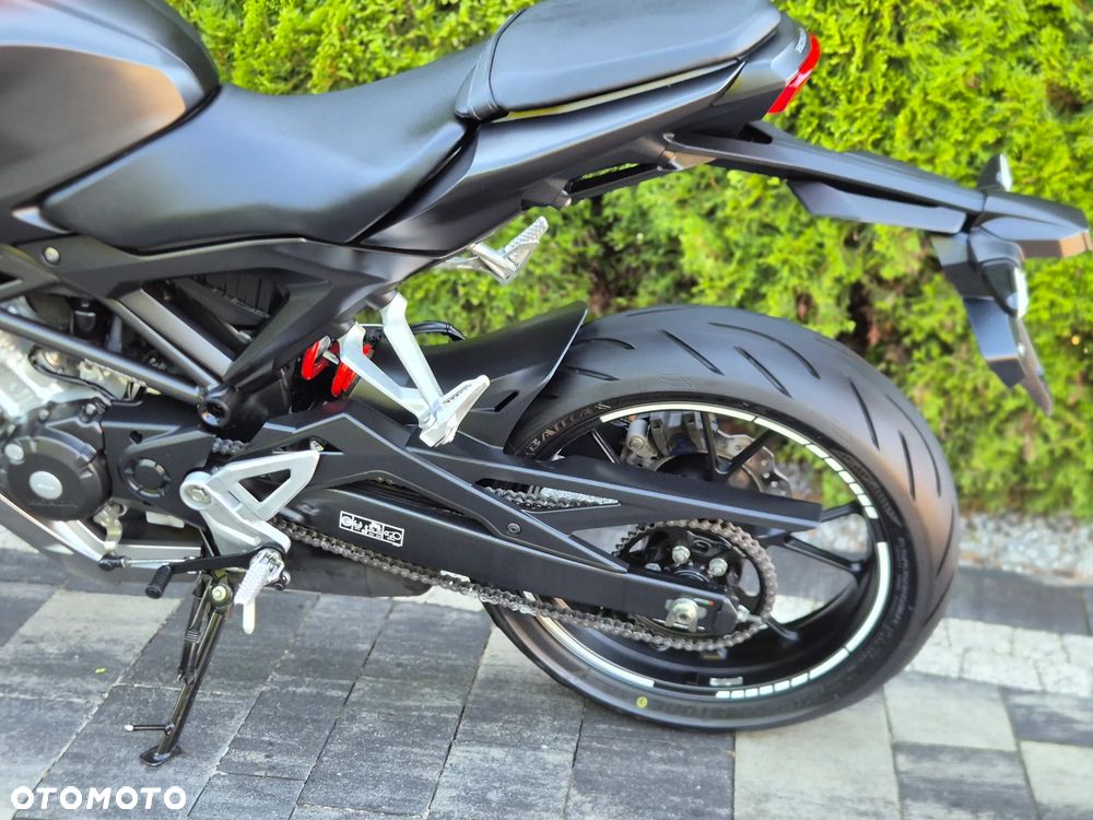 Honda CB - 16
