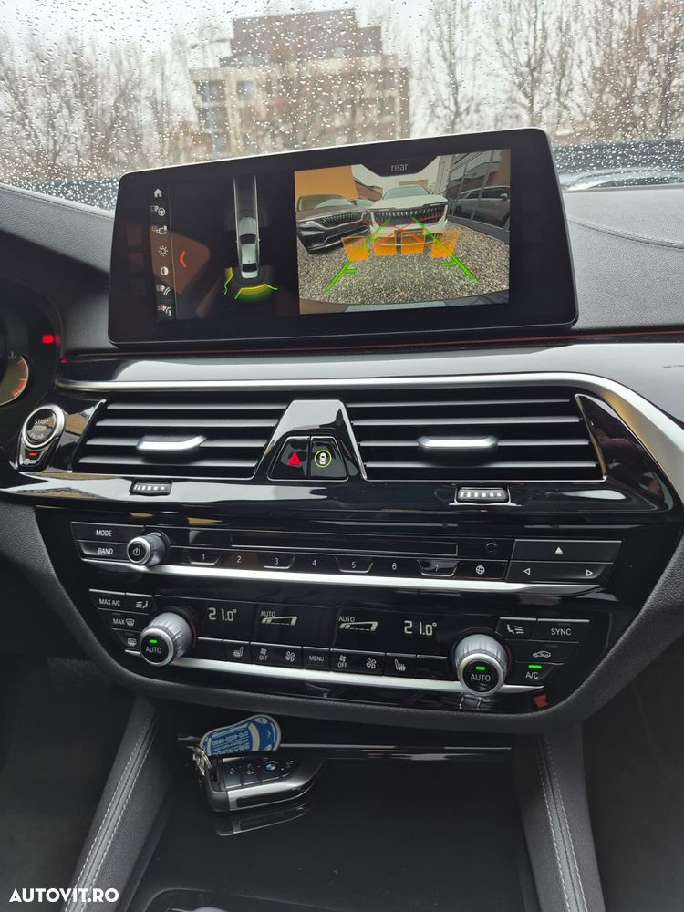 BMW Seria 5 520i Aut. Luxury Line - 29