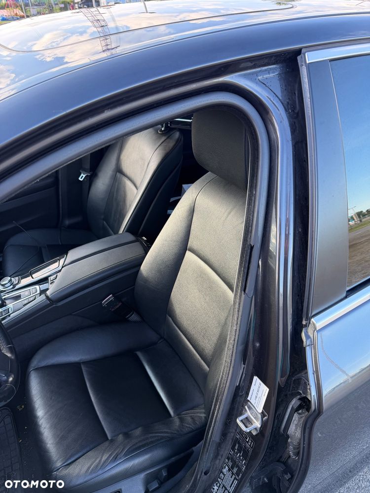 BMW Seria 5 525d xDrive - 21