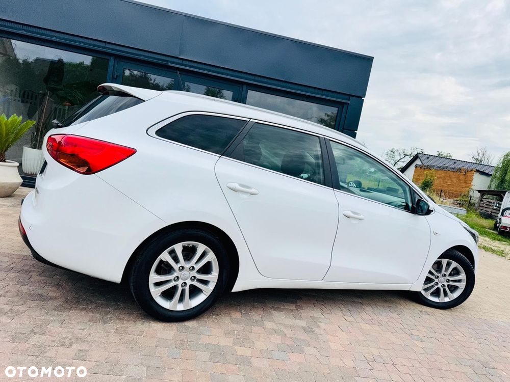 Kia Ceed 1.6 GDI Dream Team Edition - 30