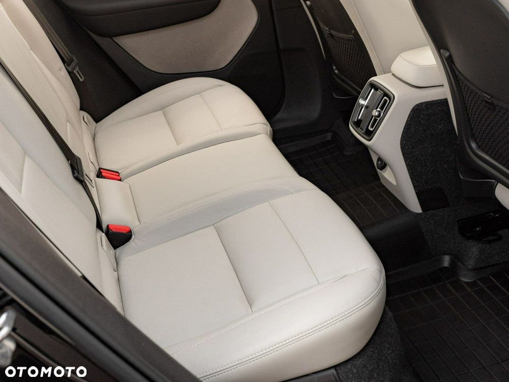 Volvo XC 40 - 32