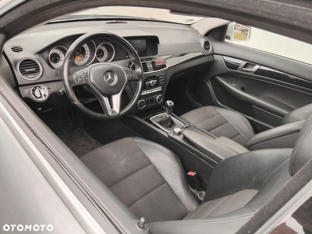 Mercedes-Benz Klasa C 180 CGI BlueEff - 8