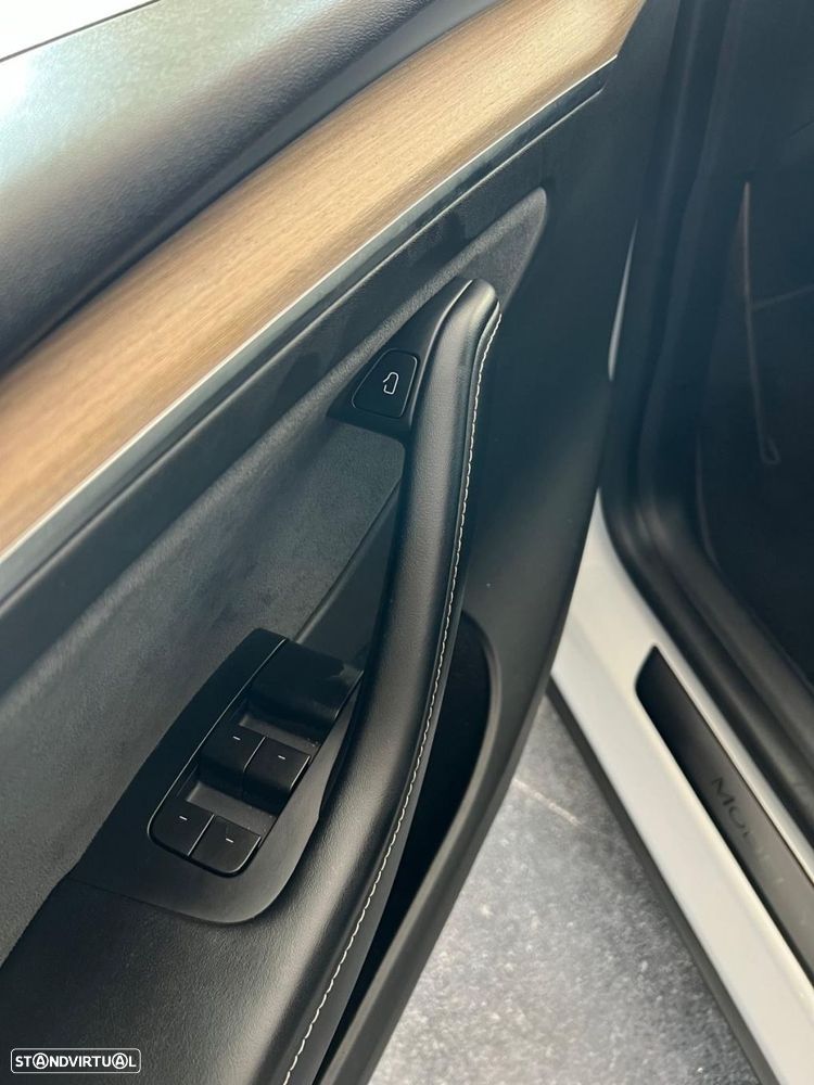 Tesla Model Y - 13