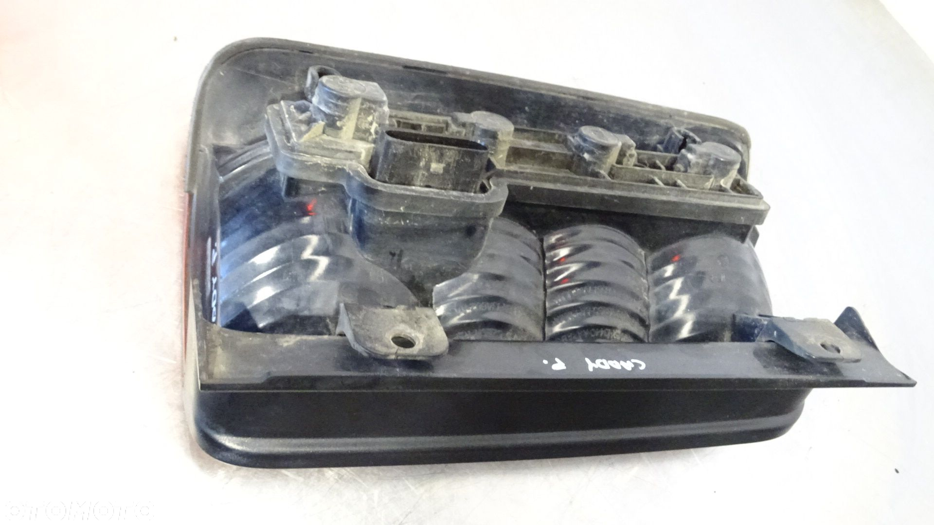 LAMPA PRAWA TYLNA VOLKSWAGEN CADDY III 1.9TDI 2K0945112A - 3