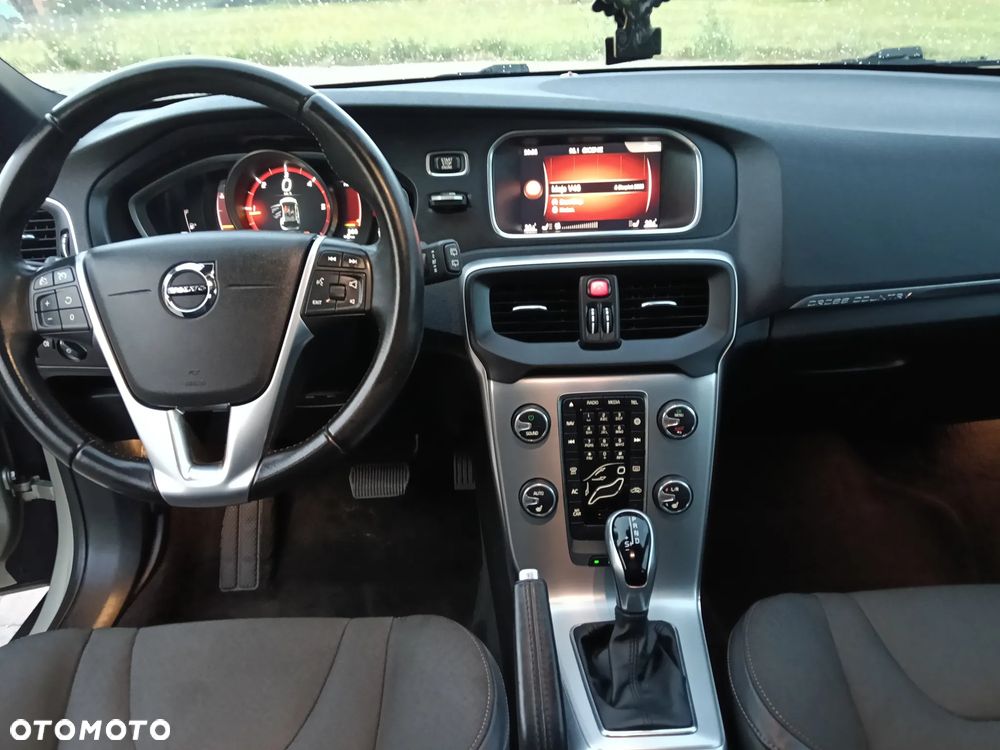 Volvo V40 Cross Country D3 Drive-E SCR Momentum - 17