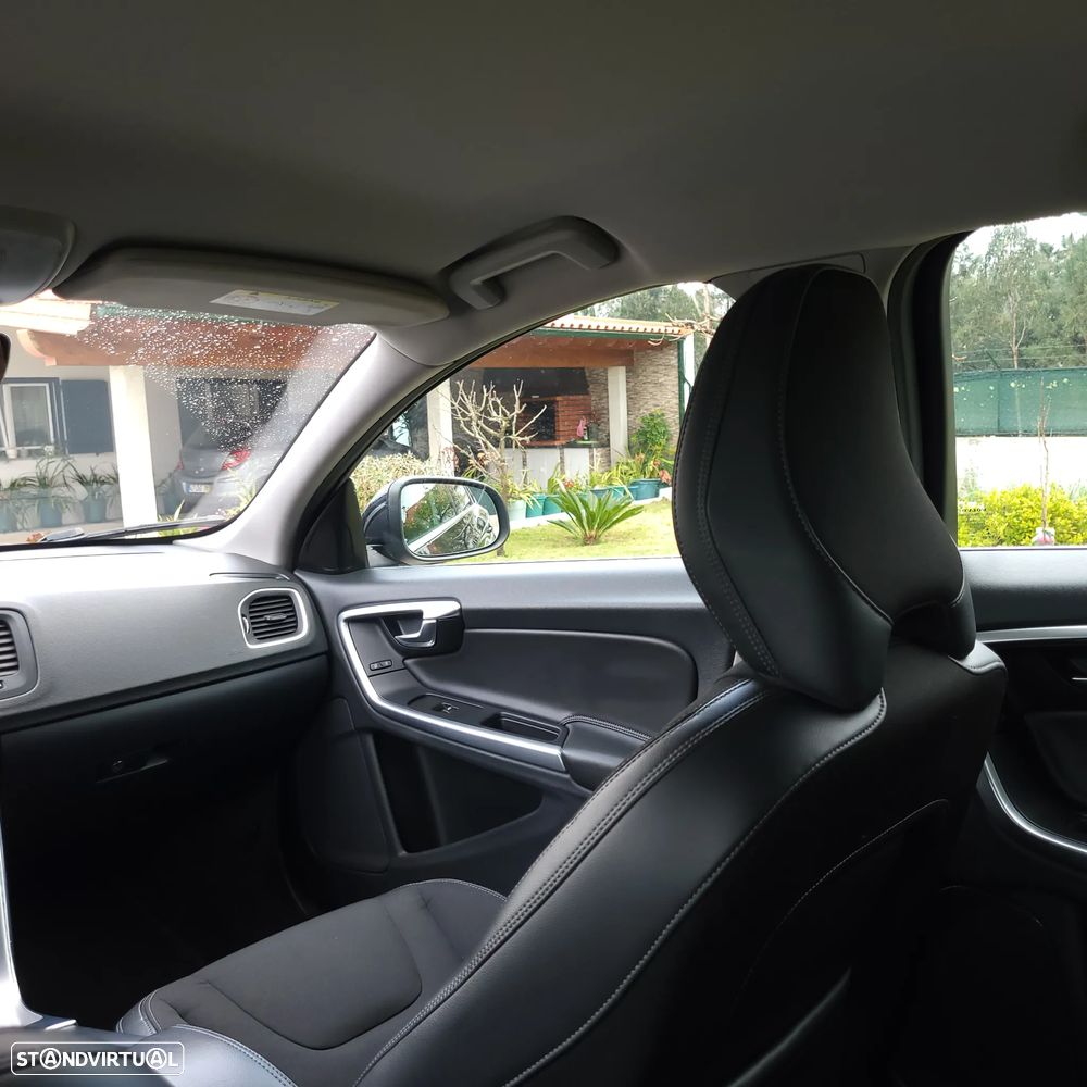 Volvo V60 2.0 D3 Momentum - 15