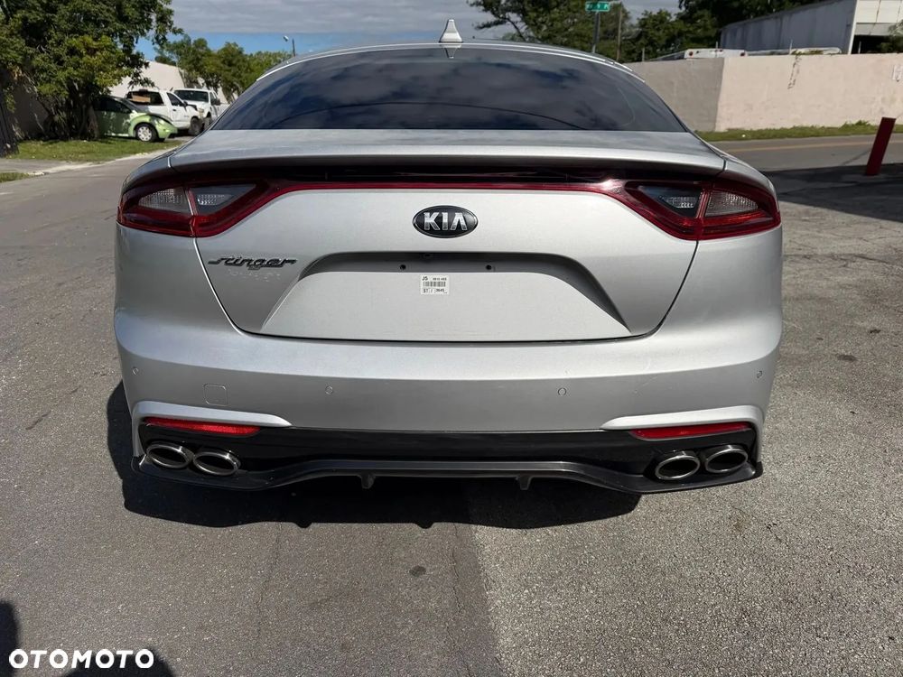 Kia Stinger - 9