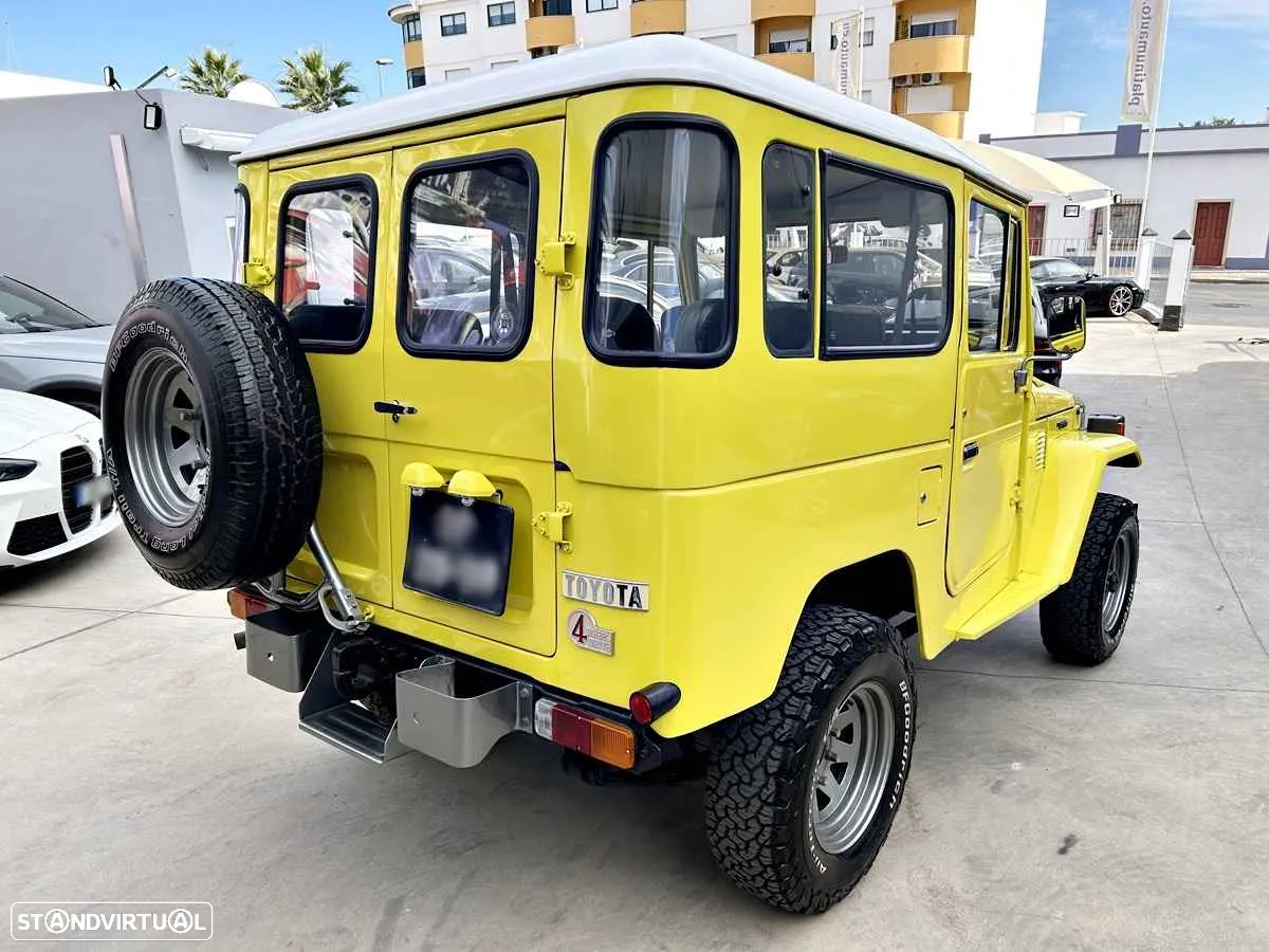Toyota Land Cruiser - 4
