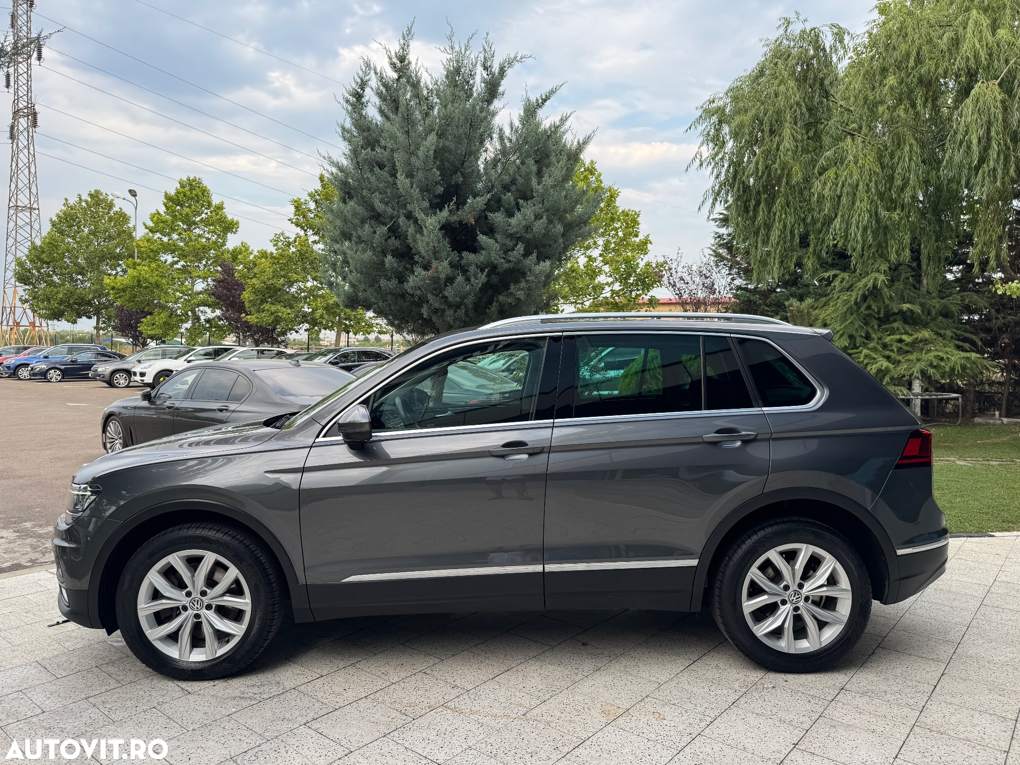 Volkswagen Tiguan 2.0 TDI 4Mot DSG Comfortline - 25