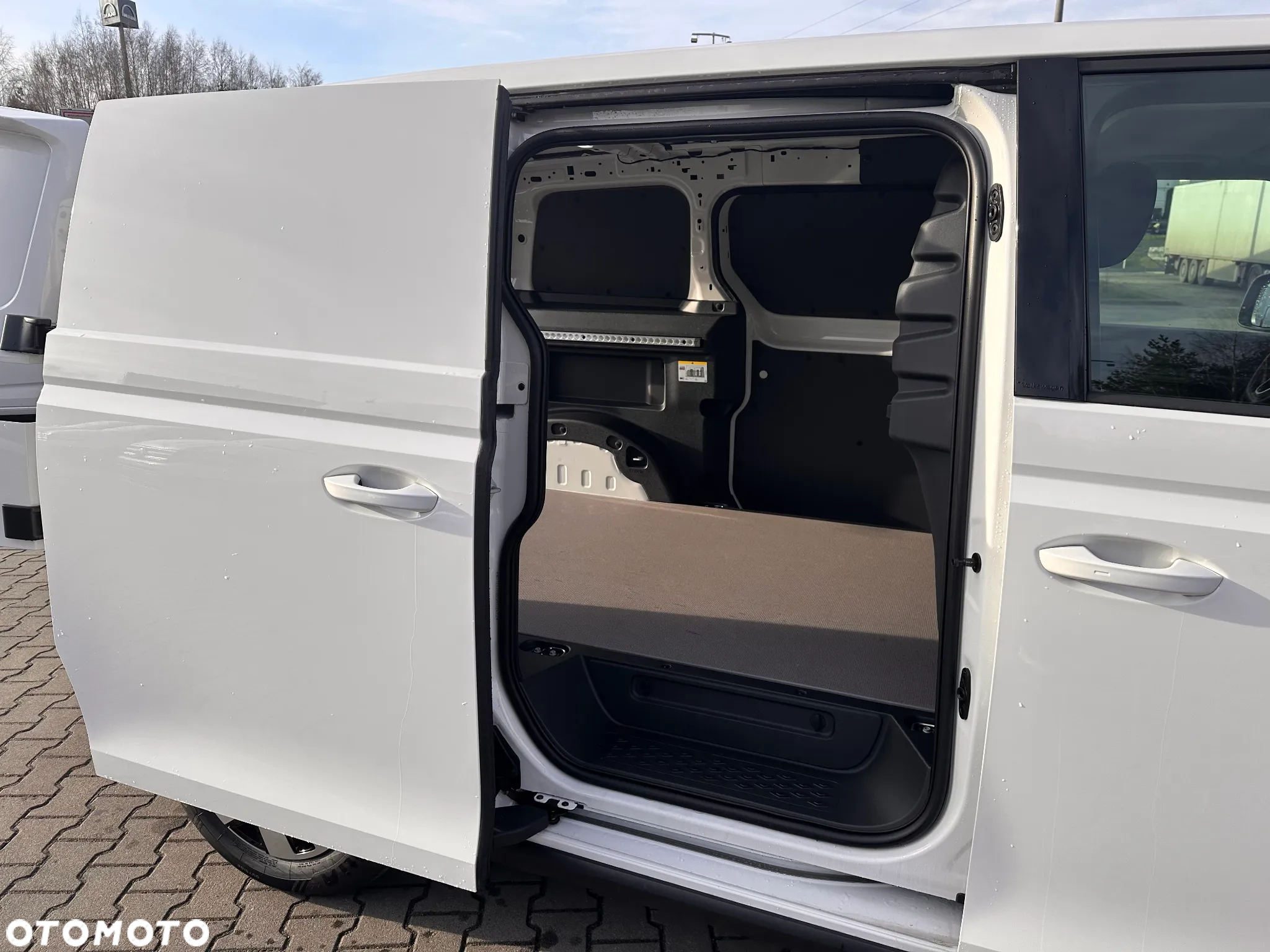 Volkswagen ID.BUZZ Cargo - 21