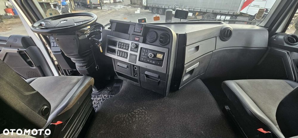 Renault Gama T-460 - 8