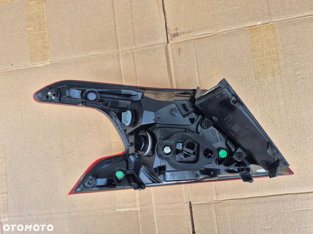 PEUGEOT 308 T9 HB TYLNA PRAWA LAMPA - 2