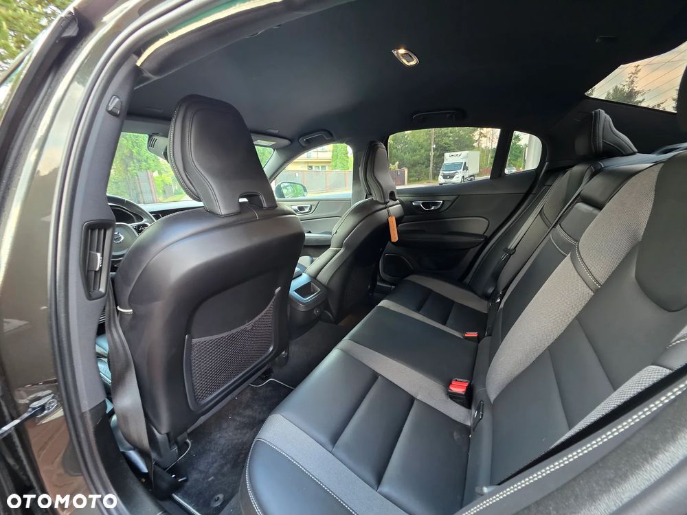 Volvo S60 B4 B R-Design - 21