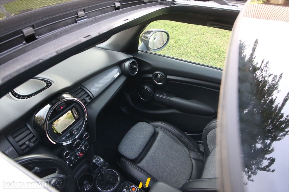 MINI 5 Portas Cooper D Auto - 12