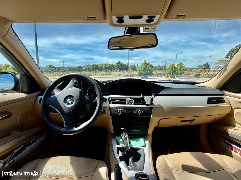 BMW 320 d EfficientDynamics Navigation - 10