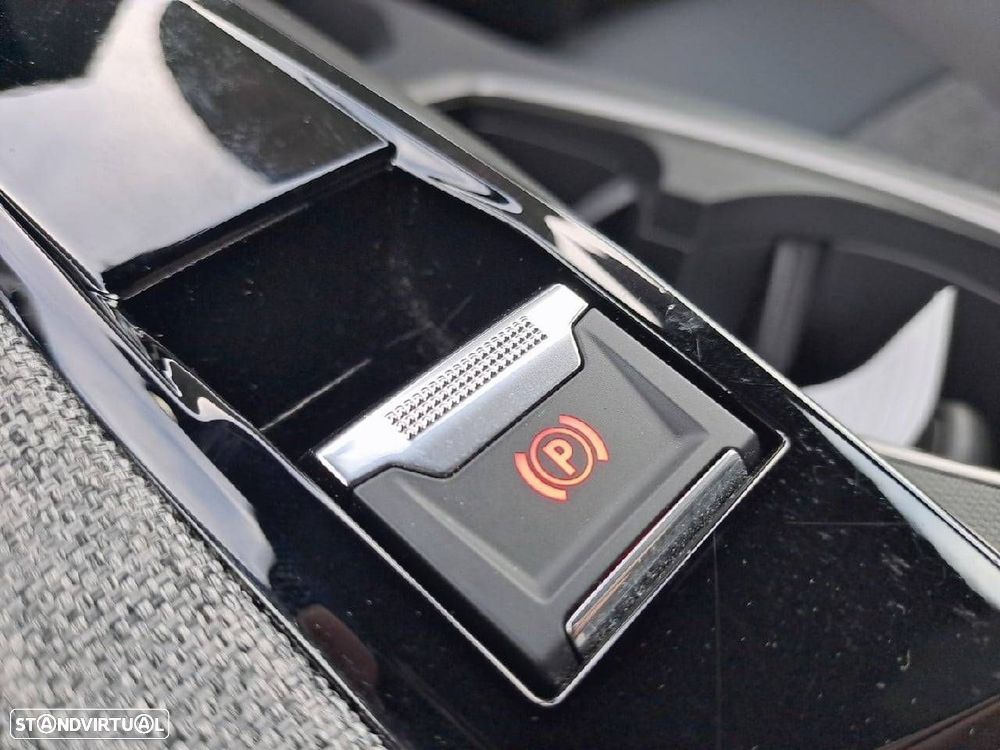 Peugeot 3008 1.2 Hybrid Allure e-DCS6 - 24