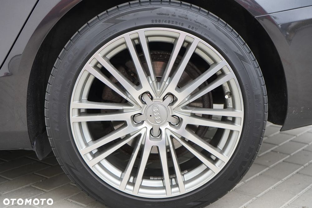 Audi A4 Avant 2.0 TDI DPF Ambiente - 24