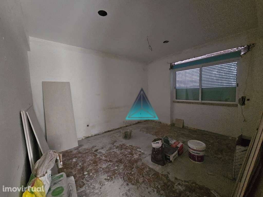Apartamento T2 Cova da Piedade com Remodelação Total - Rés-do-chão ... - Grande imagem: 2/5