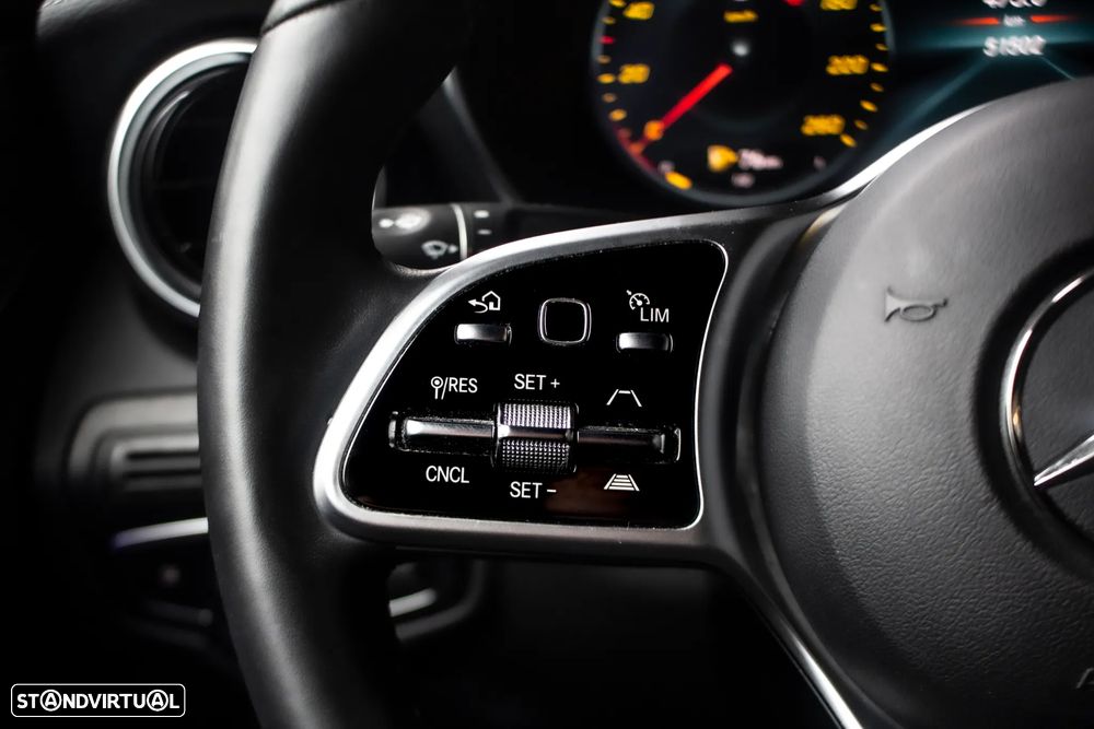 Mercedes-Benz GLC 300 e 4Matic 9G-TRONIC AMG Line - 12