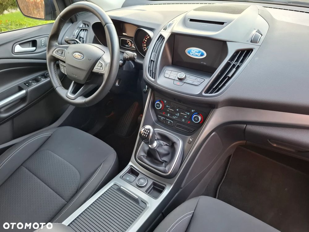 Ford Kuga 1.5 EcoBoost 2x4 Business Edition - 16