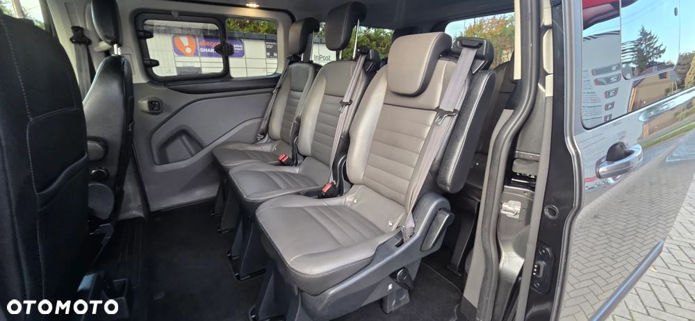 Ford Tourneo Custom - 32