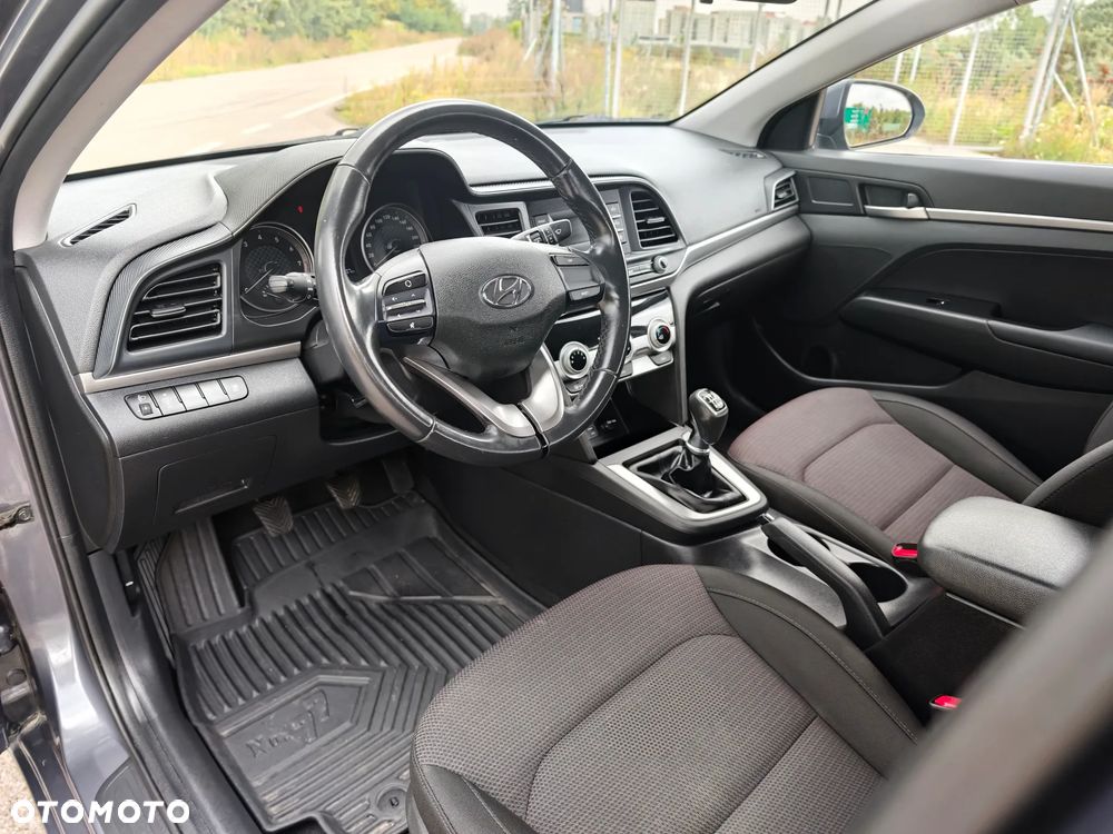 Hyundai Elantra 1.6 Classic Plus - 9