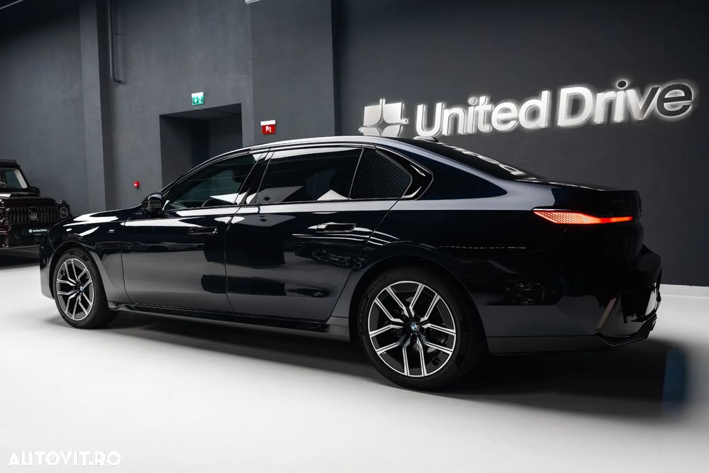 BMW Seria 7 740d xDrive MHEV - 34