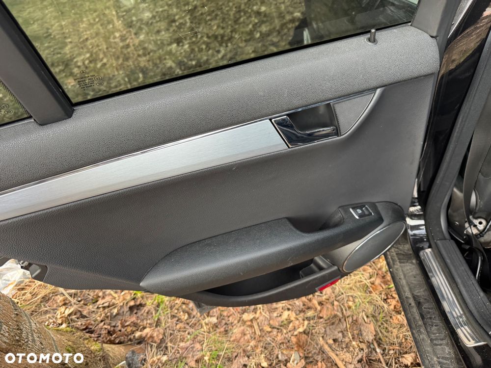 Mercedes-Benz Klasa C 200 (BlueEFFICIENCY) 7G-TRONIC Avantgarde - 17