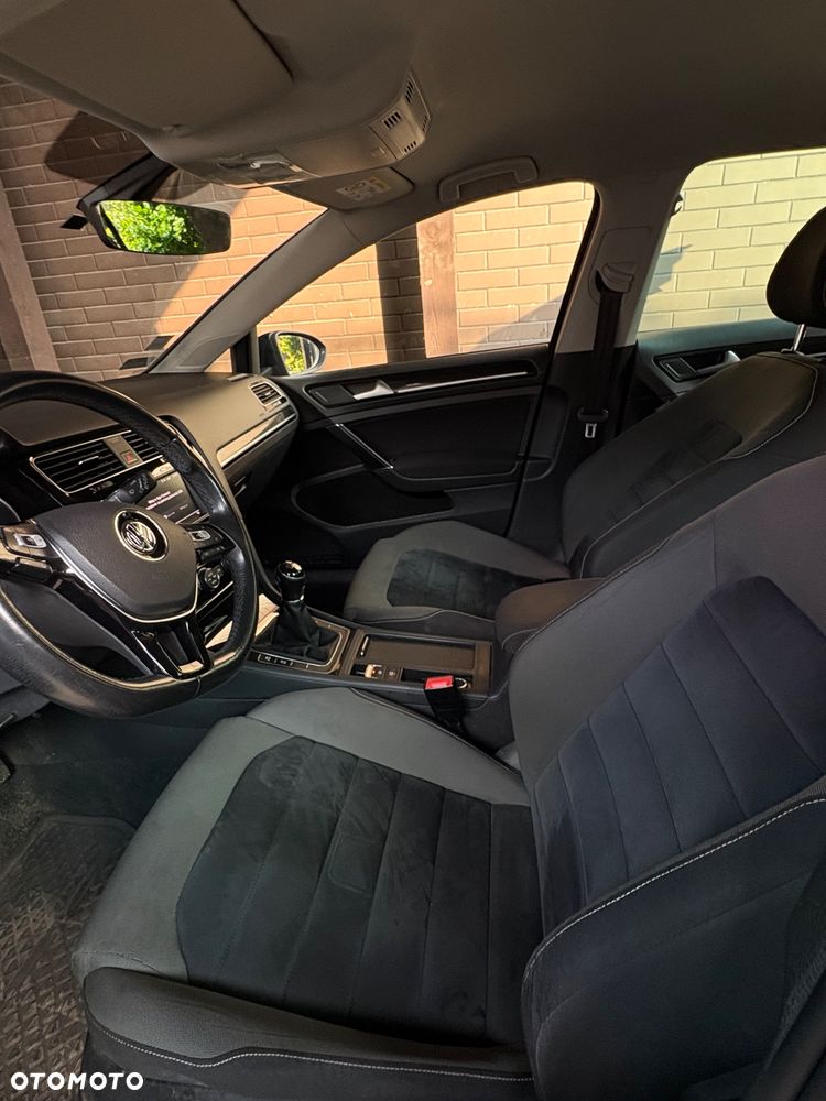 Volkswagen Golf - 6