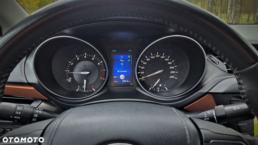 Toyota Avensis 1.8 Premium - 32