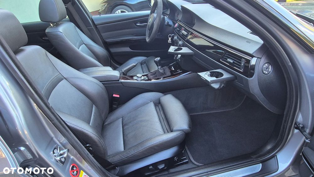 BMW Seria 3 335i - 21
