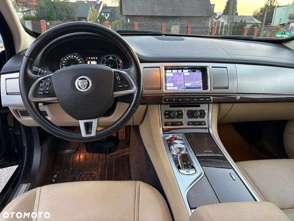 Jaguar XF 2.2 D Premium Luxury - 15