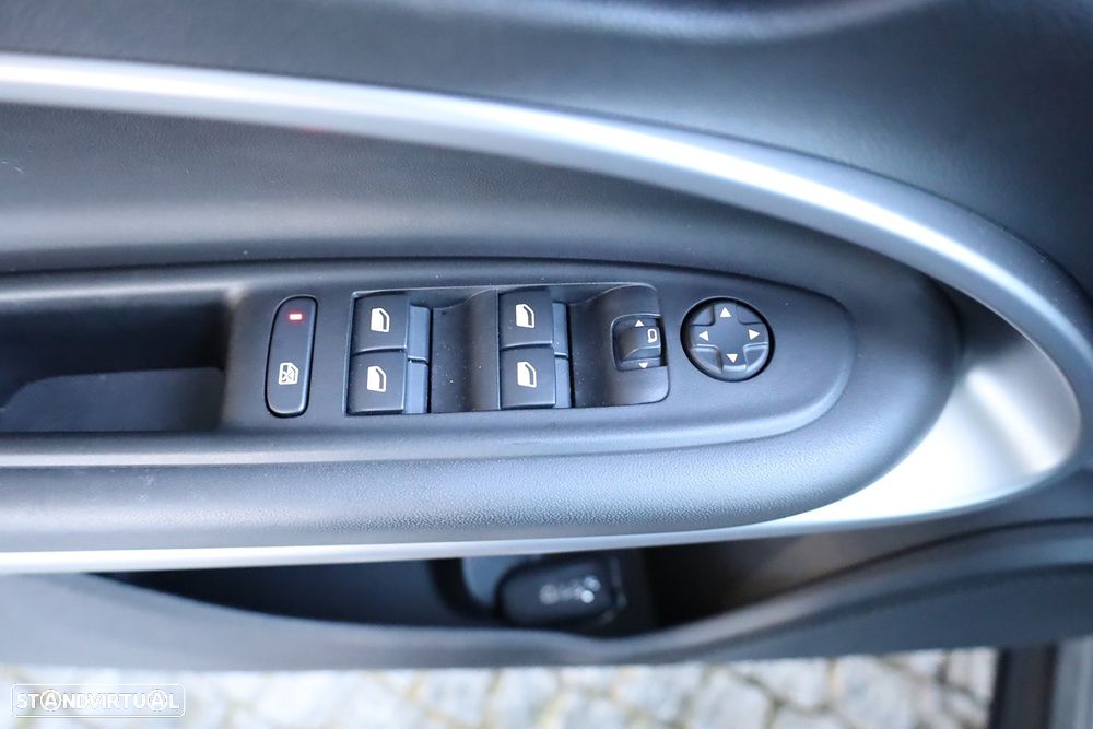 Jeep Avenger 1.2 GSE T3 Altitude - 31