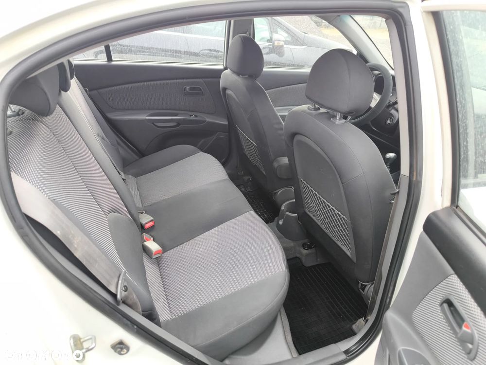 Kia Rio 1.4 EX - 19