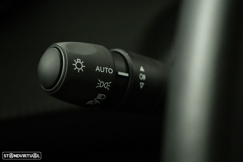 Peugeot 2008 1.2 PureTech Allure EAT8 - 18