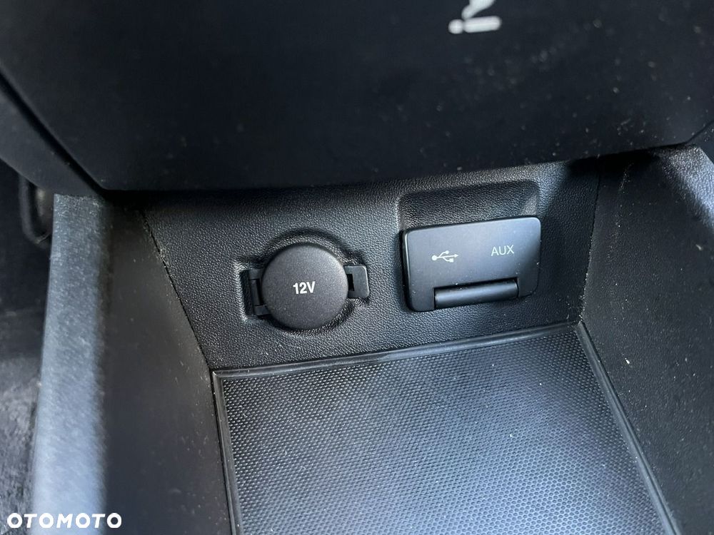 Kia Ceed - 32