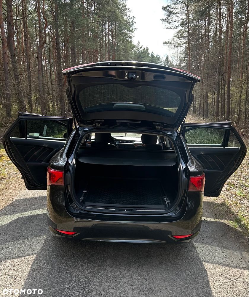 Toyota Avensis 2.0 Premium MS - 14