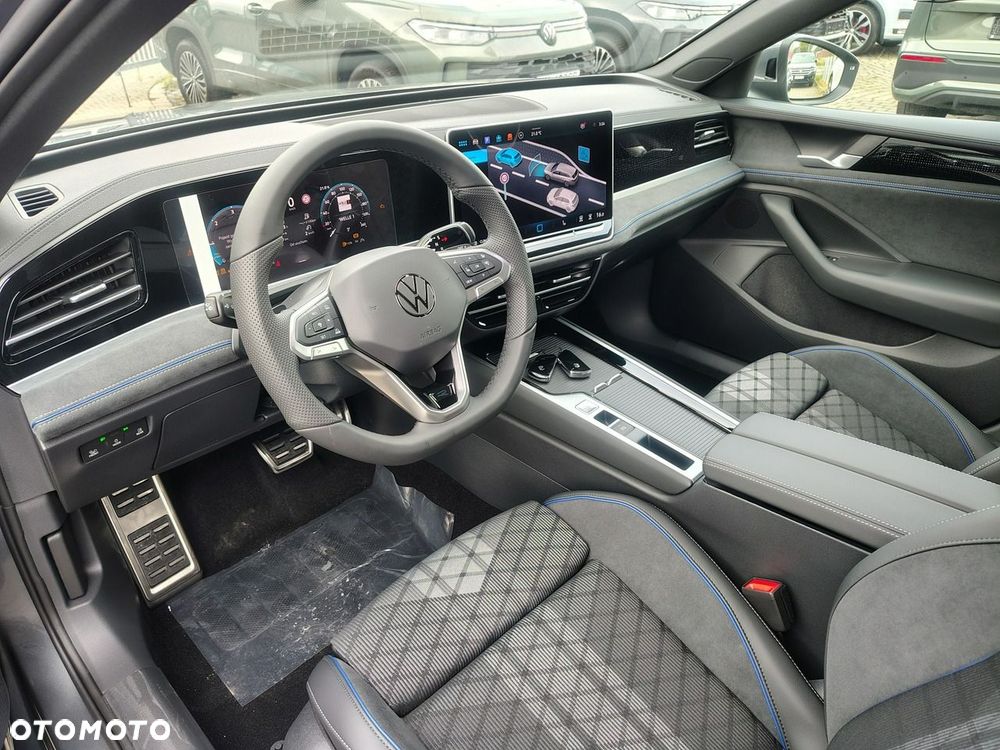 Volkswagen Passat - 11