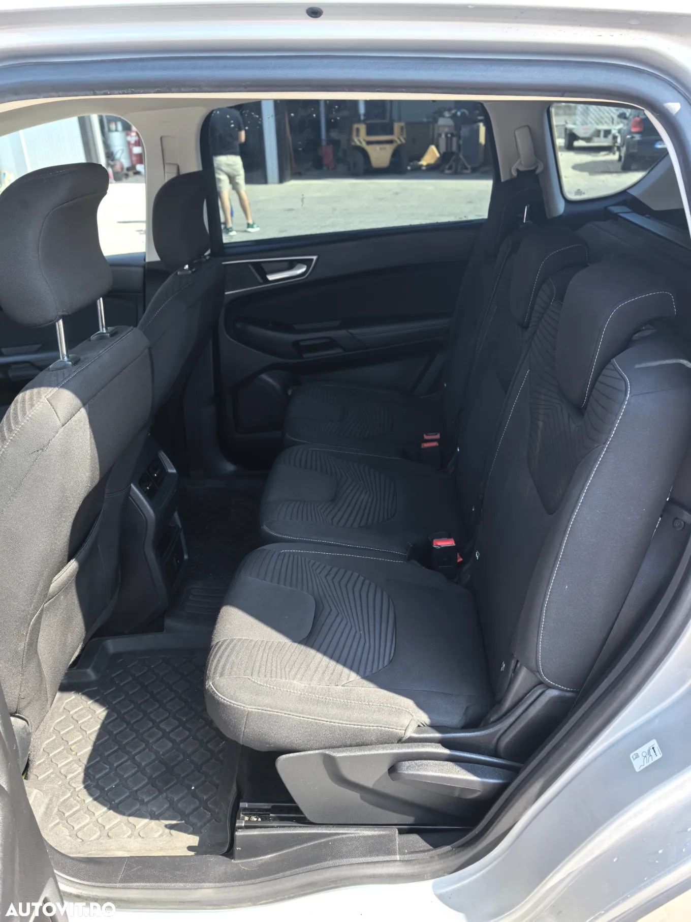 Ford S-Max - 12