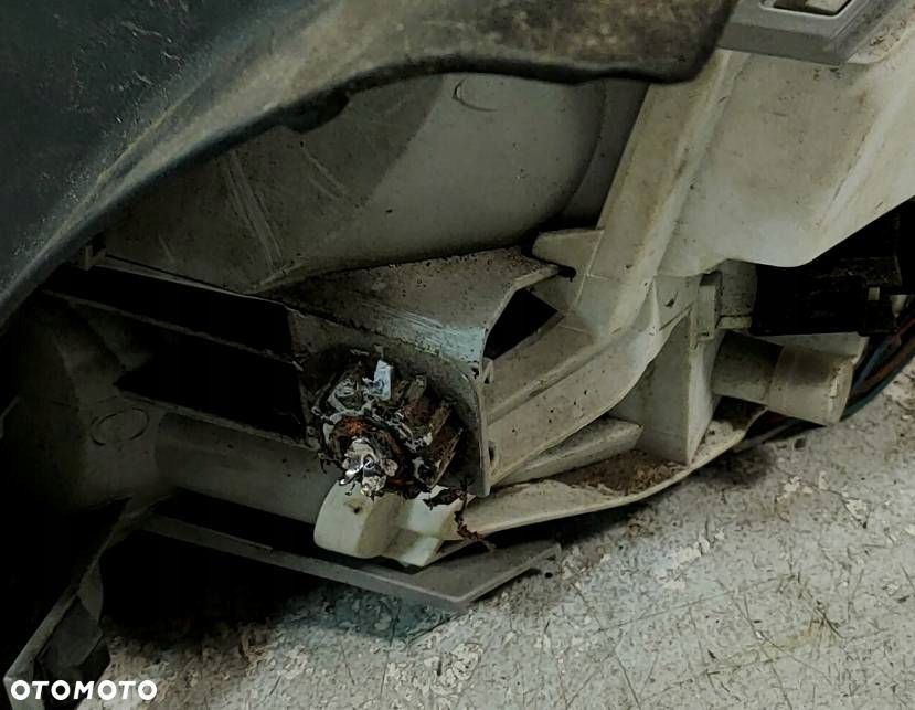 lampa tylna lewa strona audi a4 b7 8e9945095e - 3