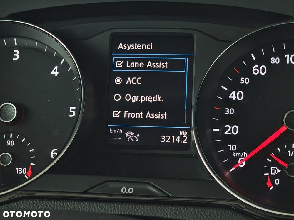 Volkswagen Passat - 16