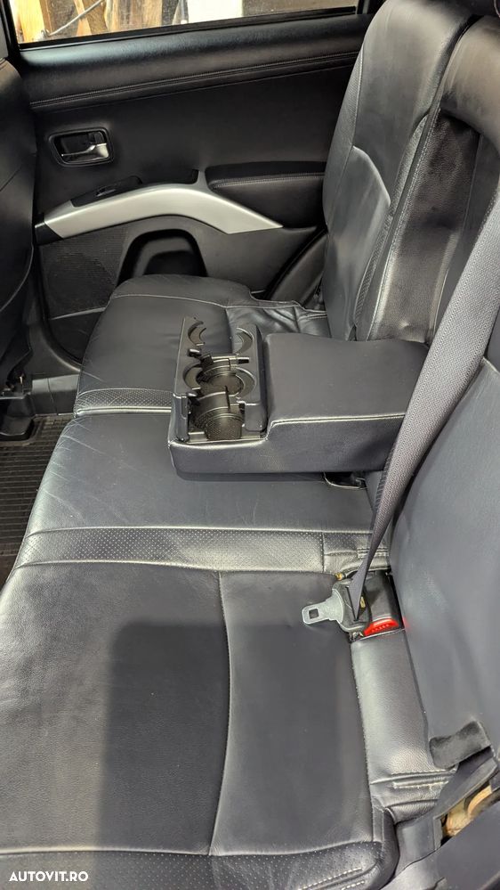 Mitsubishi Outlander - 9