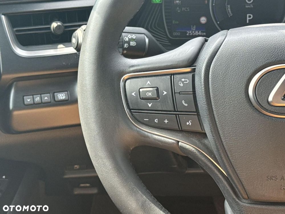 Lexus UX - 16