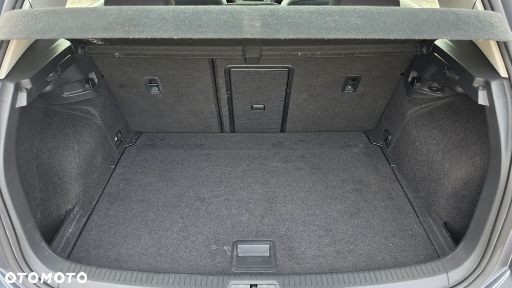 Volkswagen Golf - 22