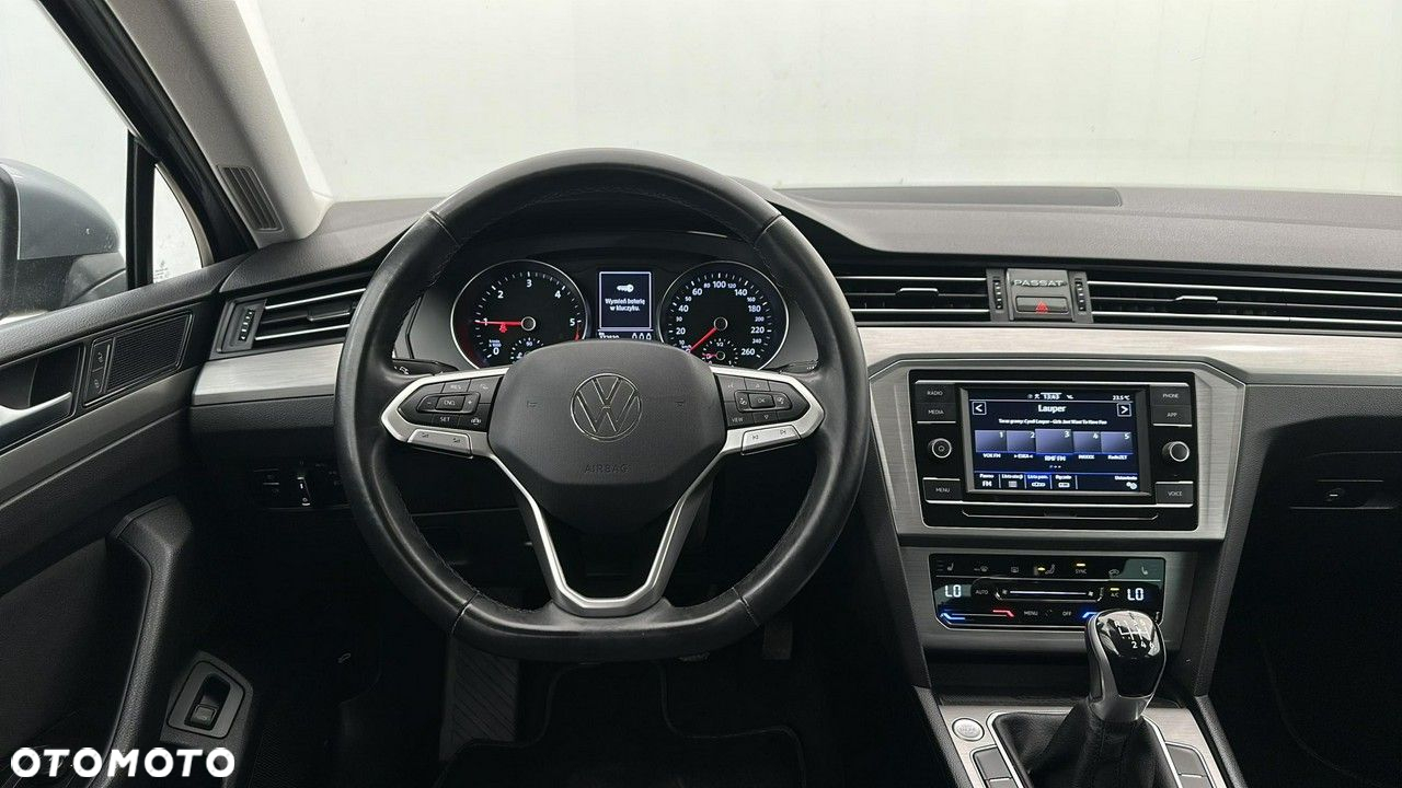 Volkswagen Passat - 10