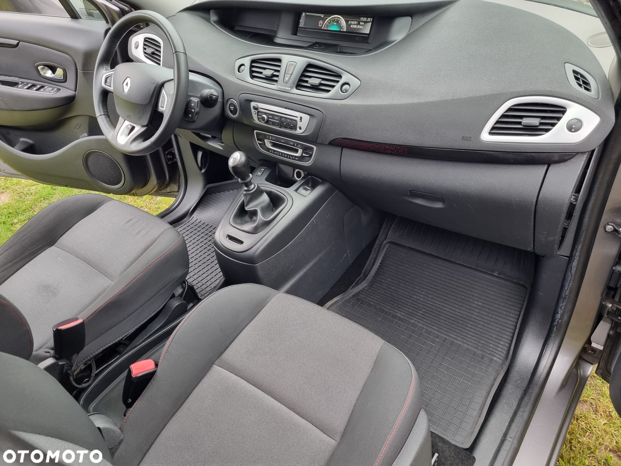Renault Grand Scenic - 30