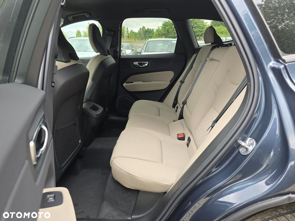 Volvo XC 60 B5 B AWD Plus Bright - 9