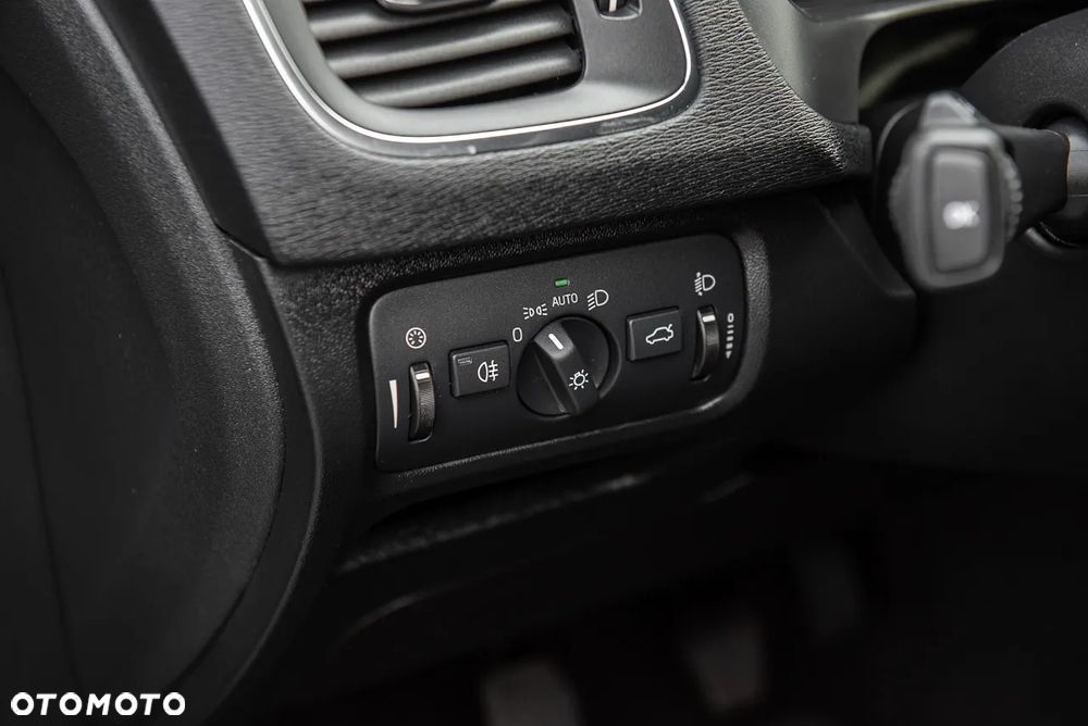 Volvo V40 D2 Momentum - 17